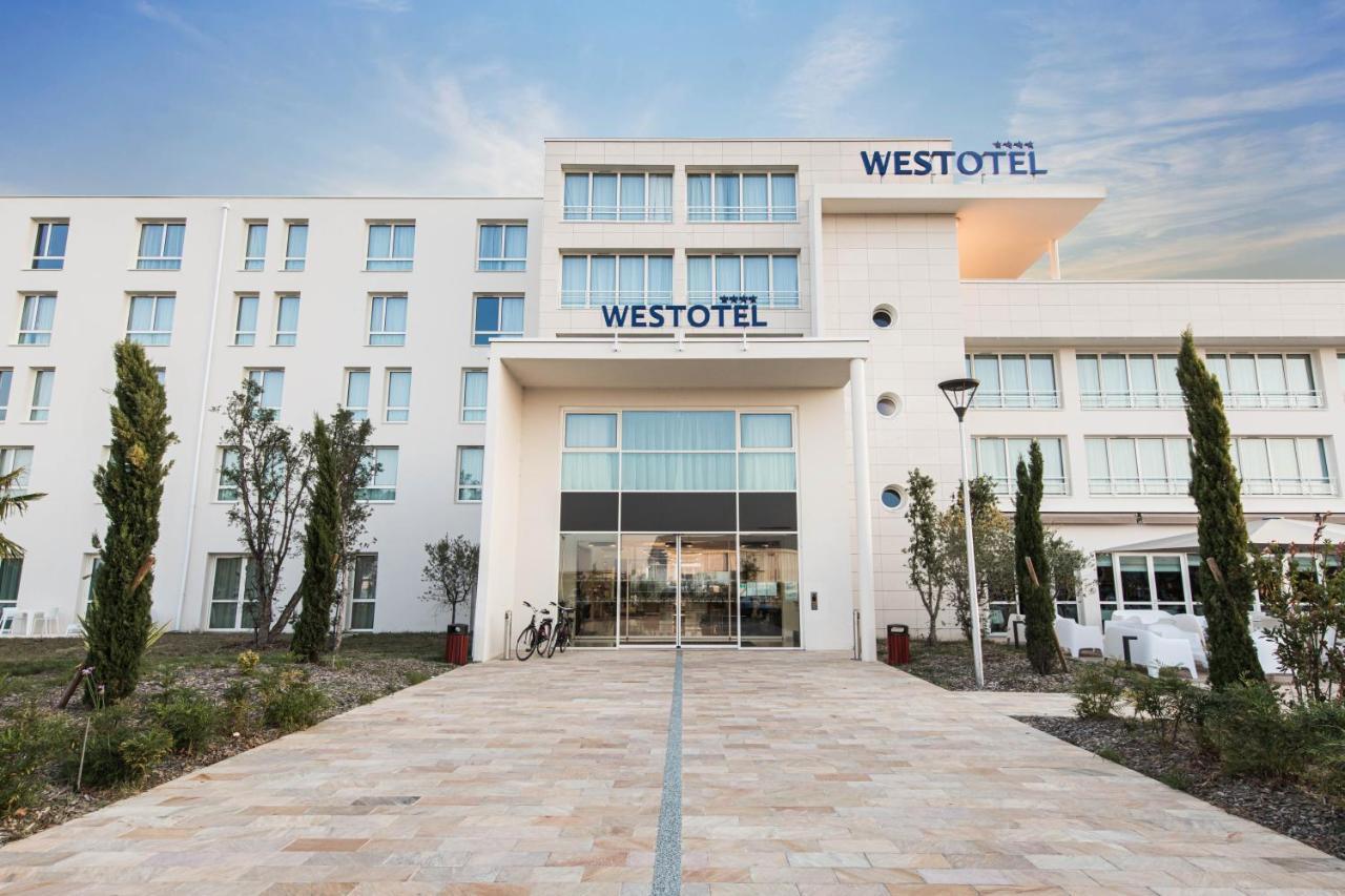 Westotel Tours Val De Loire La Ville-aux-Dames Bagian luar foto